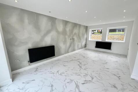Lounge &amp; Dining Room Area