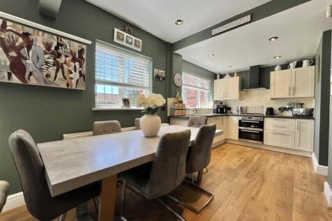 Open Plan Living/Dining/Kitchen