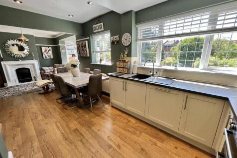 Open Plan Living/Dining/Kitchen