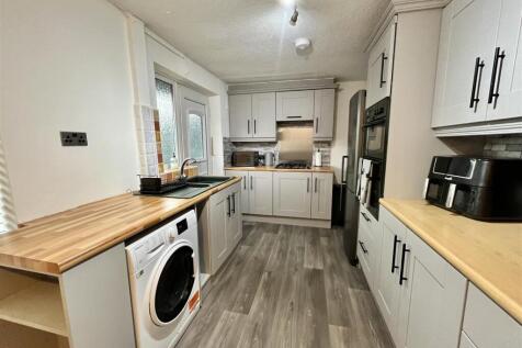 Kitchen/Dining Area