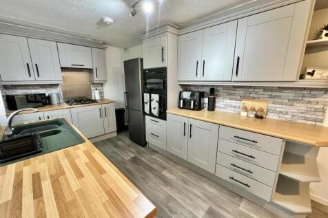 Kitchen/Dining Area
