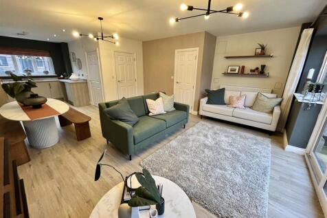 Open Plan Lounge &amp; Dining Area