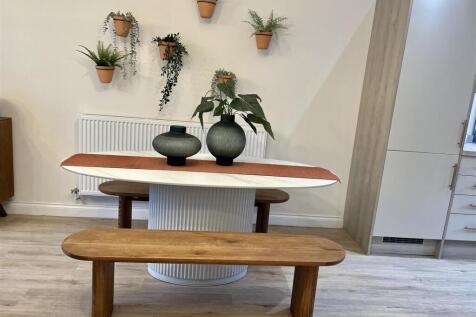 Open Plan Lounge &amp; Dining Area