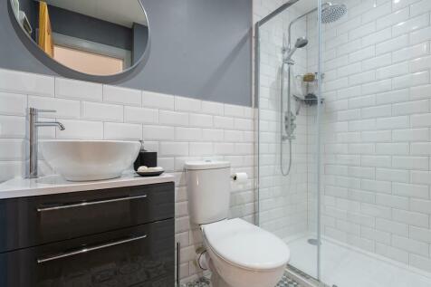 Mid Shower Room 