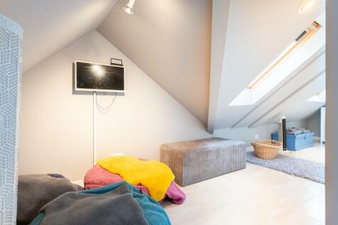 BEDROOM 3 LOUNGE