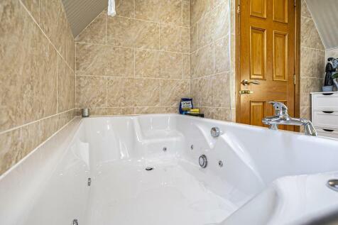 BATHROOM DETAIL