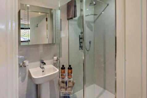 GARDEN HOUSE SHOWER 