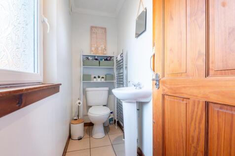 ENSUITE SHOWER ROOM