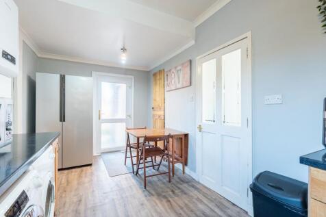 KITCHEN TO DINING