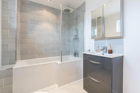 BATHROOM DETAIL
