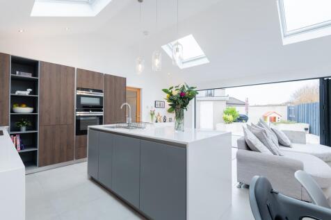 KITCHEN ISLAND