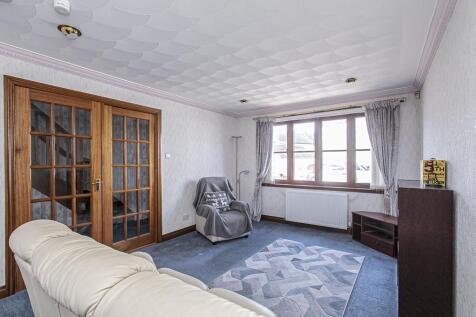 LIVING ROOM AREA