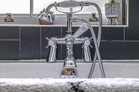BATHROOM DETAIL