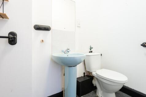 ENSUITE SHOWER ROOM