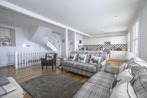 LOUNGE TO KITCHEN