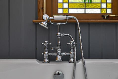 BATHROOM DETAIL