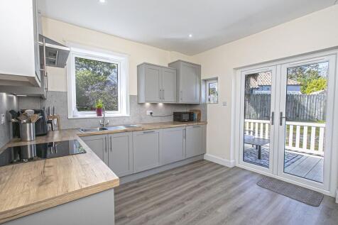 KITCHEN TO DECKING