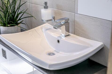 BATHROOM DETAIL