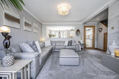 LIVING ROOM REAR