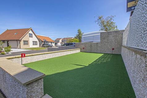 PUTTING GREEN