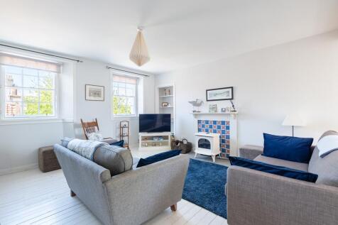 LIVING ROOM AREA