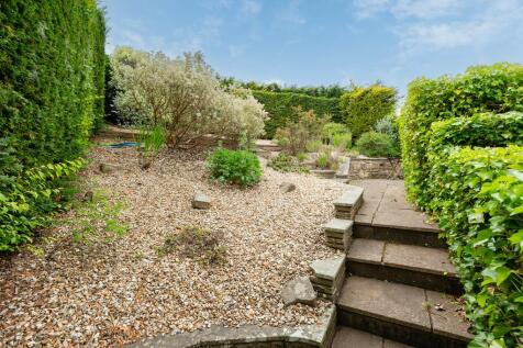 UPPER GARDEN