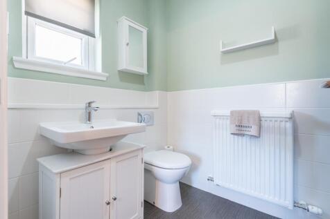 ENSUITE SHOWER ROOM