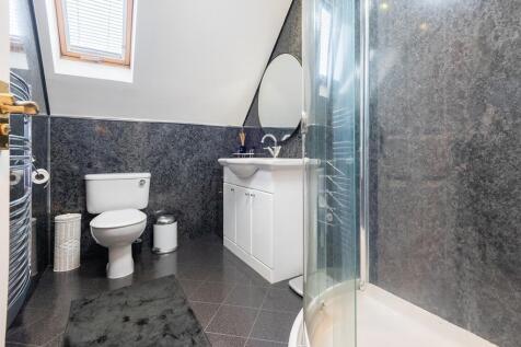 ENSUITE SHOWER ROOM 