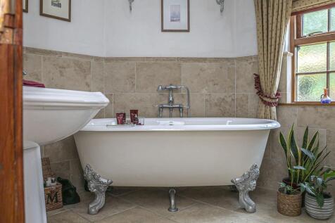 BATHROOM DETAIL