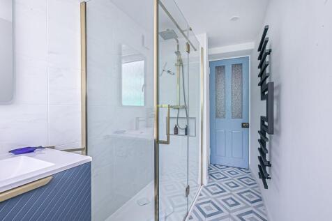 SHOWER DETAIL