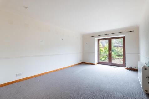 LOUNGE DINING ROOM