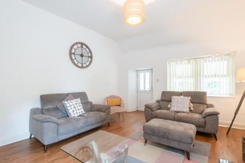 LIVING ROOM REAR
