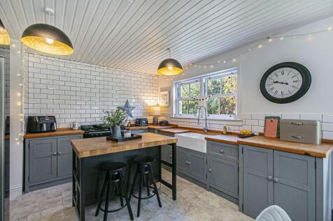 KITCHEN ARREA