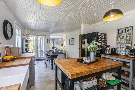 KITCHEN TO DINING