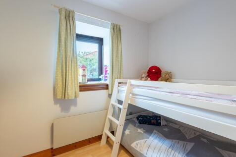 BEDROOM 2 RIGHT