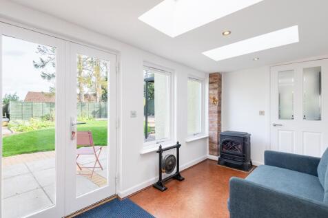 SUNROOM RIGHT