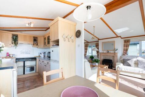 MAIN LIVING SPACE