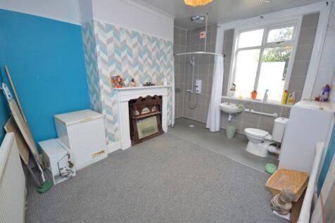 Reception/Bathroom