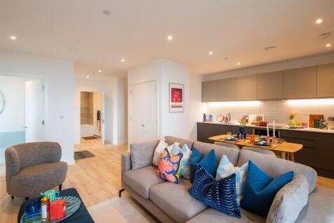al050723-apartments-02.jpg