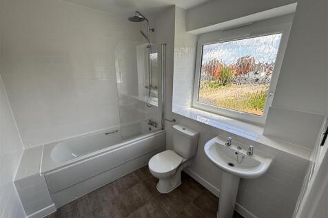 bathroom 1st floor.jpg
