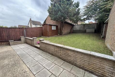 rear garden a.jpg
