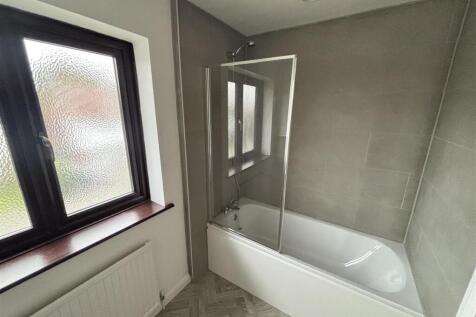 bathroom b.jpg