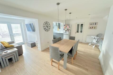 Dining/Family Room