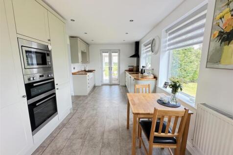 Dining Kitchen &amp; Entrance Hall Area