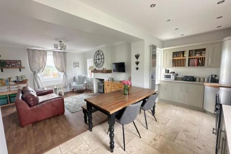 Dining Kitchen Area