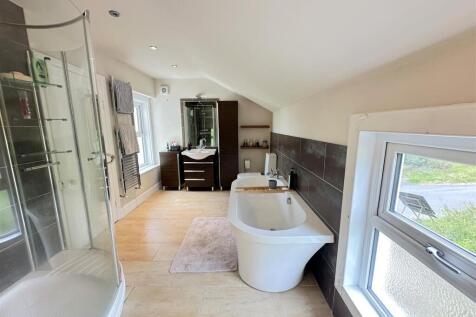 En Suite Bathroom