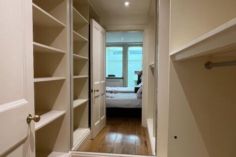 Walk-In closet 1