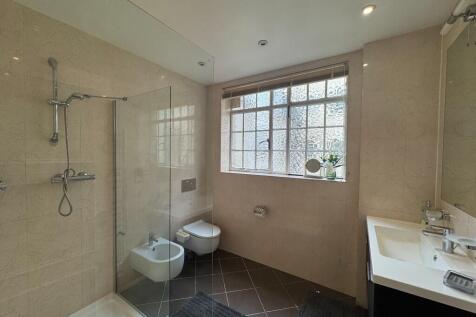 1st ensuite bathroom