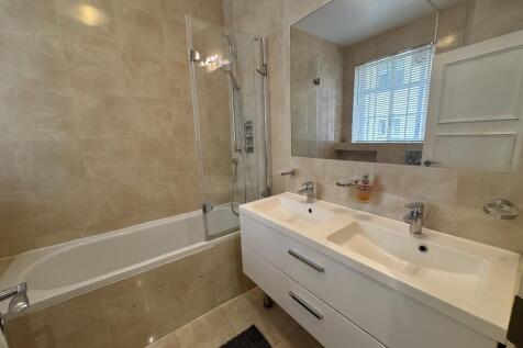 2nd ensuite bathroom