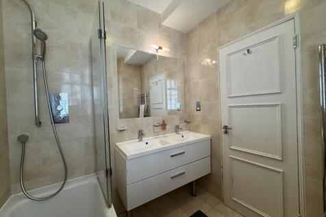 2nd ensuite bathroom